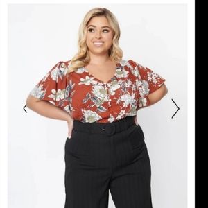 Unique Vintage Rust Red & White Floral Flutter Sleeve Blouse